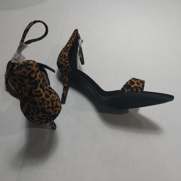 Leopard Print Ankle Strap Heels Size 10M - Picture 5 of 11